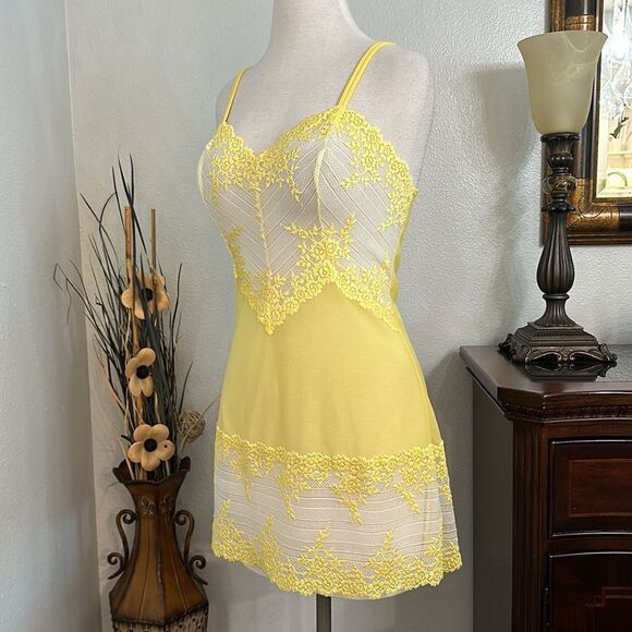 NWOT Wacoal Embrace Yellow And White Lace Chemise Slip Size L/XL - Picture 3 of 11
